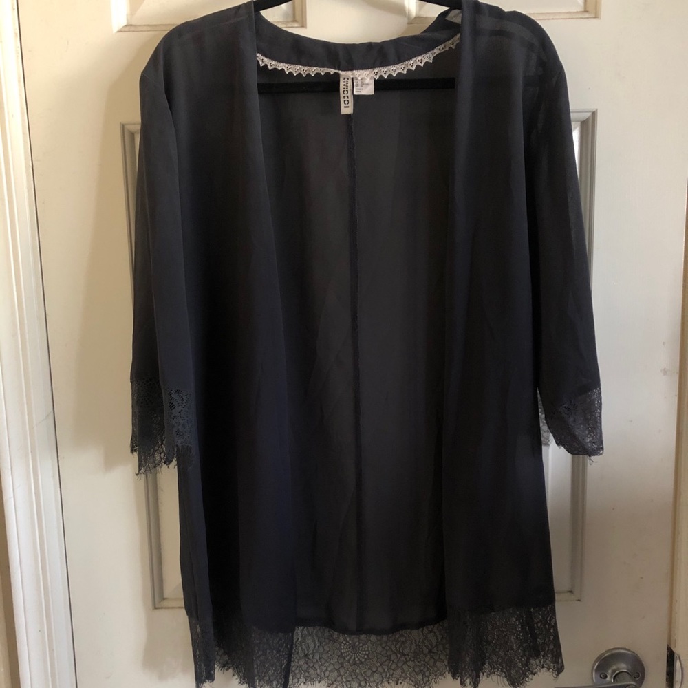 Lace trim kimono